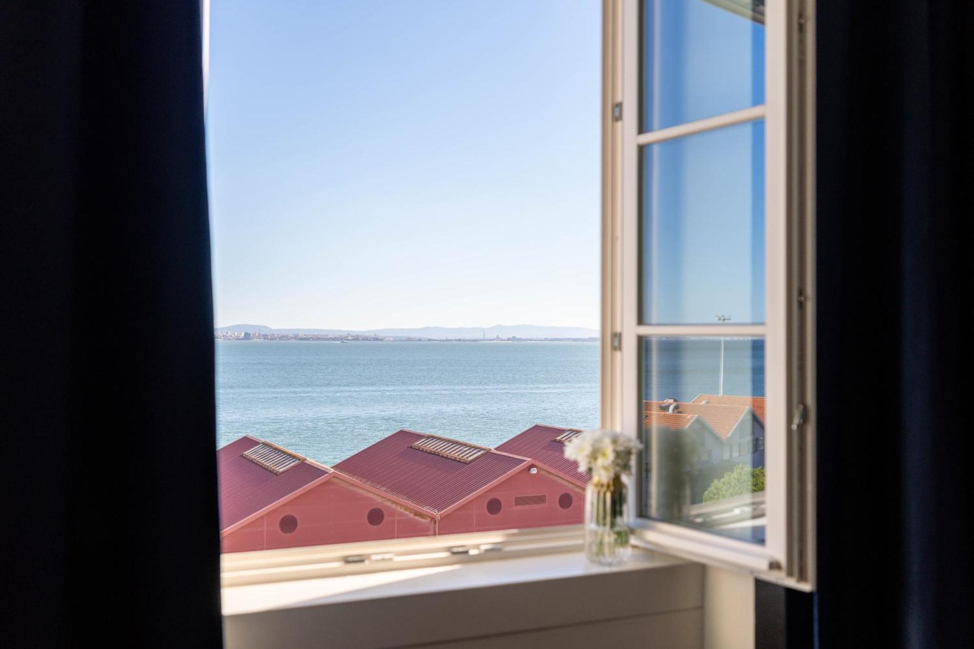 The Editory Riverside Hotel, An Historic Hotel Lisboa Exteriör bild View from the window of a room at the hotel