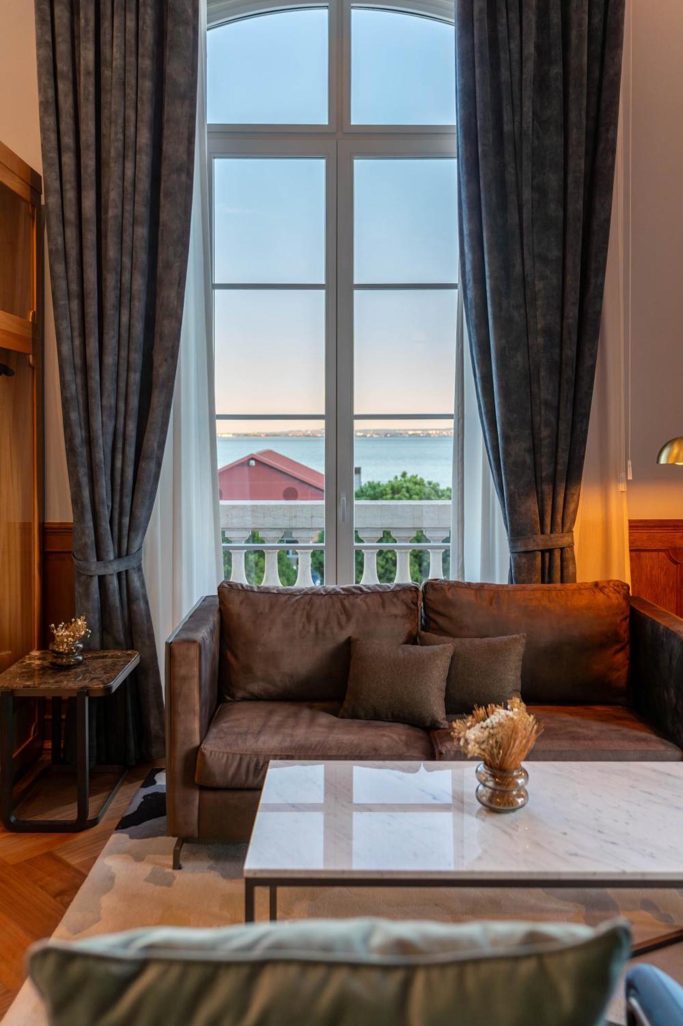 The Editory Riverside Hotel, An Historic Hotel Lisboa Exteriör bild A room at the hotel
