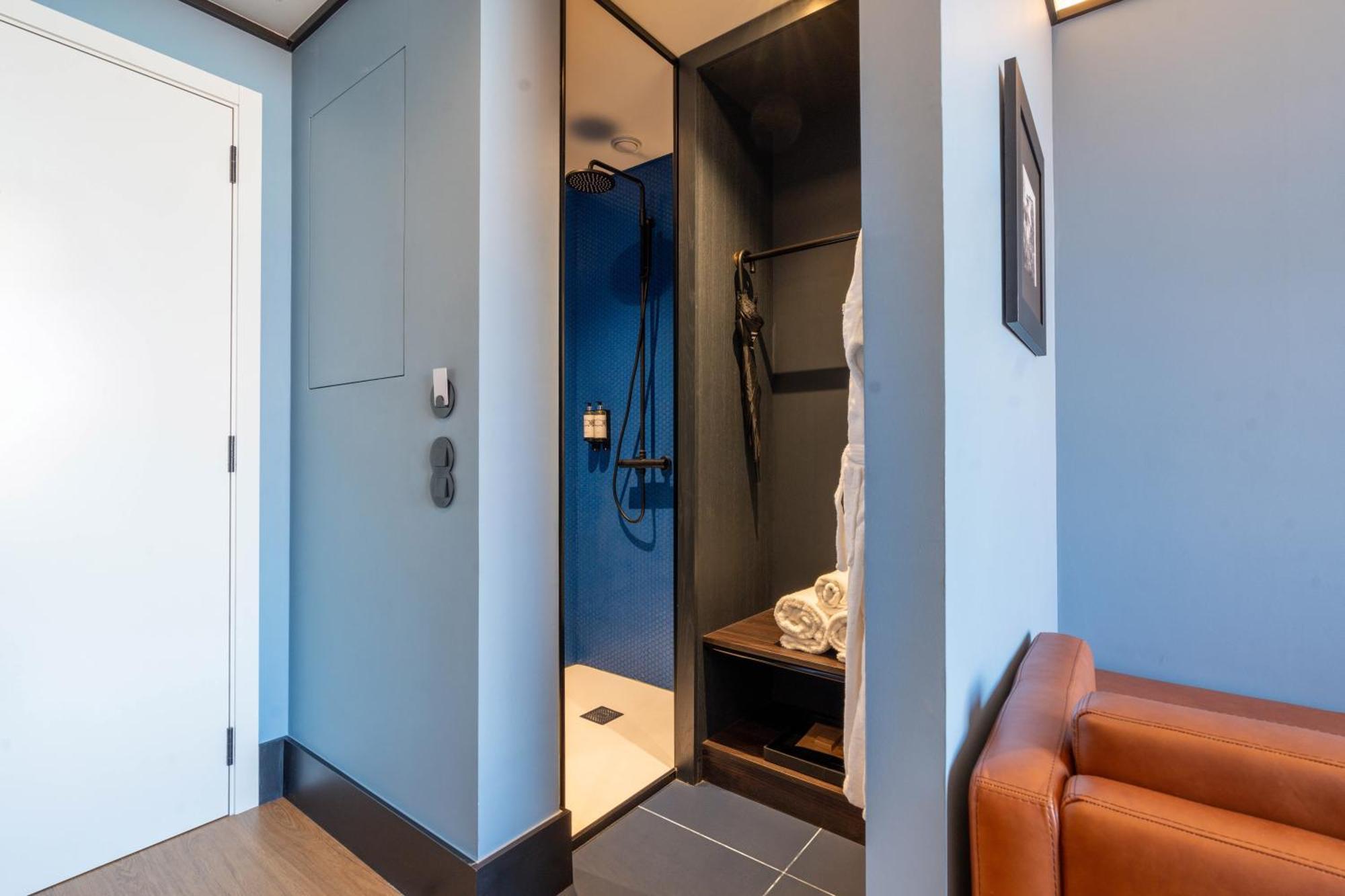 The Editory Riverside Hotel, An Historic Hotel Lisboa Exteriör bild A shower cubicle in a hotel room